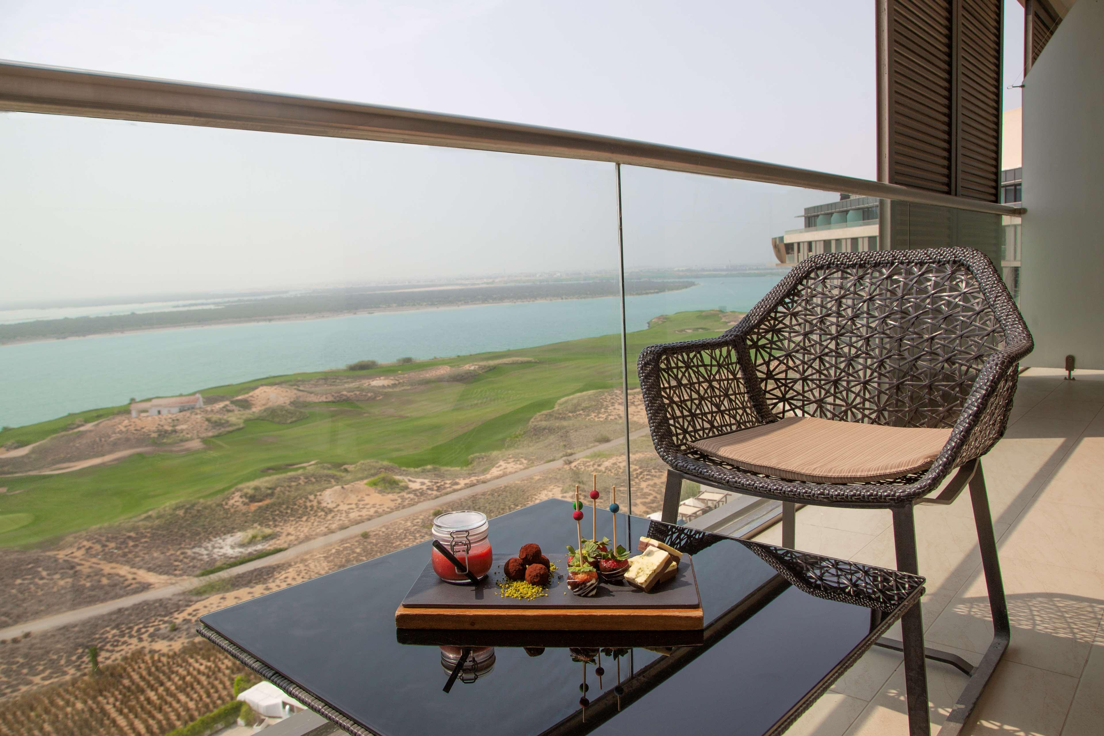 Radisson Blu Hotel, Abu Dhabi Yas Island Экстерьер фото